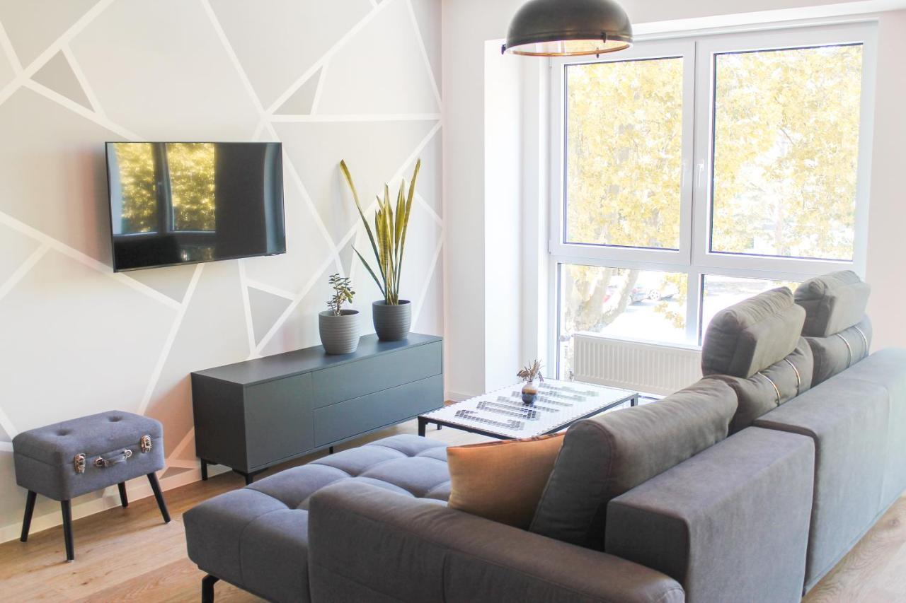 New York Apartment - Fuer Freunde & Familien, Stadtnah, Parkplatz, E-Ladestation, Gitterbox Fuer Fahrraeder, Fitnessstudio, Digitale Gaestemappe Mit Restaurant- Und Unternehmenstipps Koblenz  Bagian luar foto